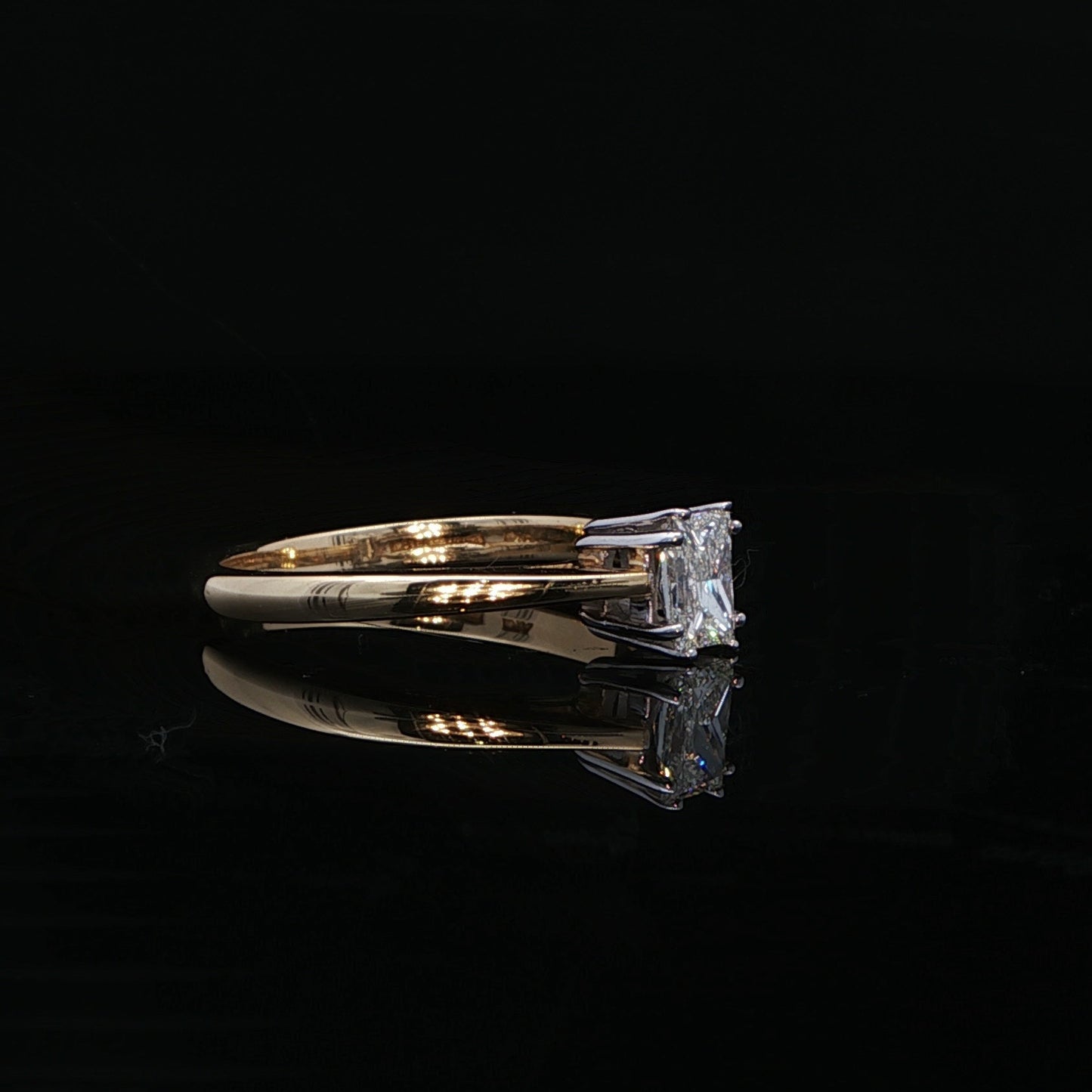 18ct Yellow Gold Radiant-Cut Diamond Ring