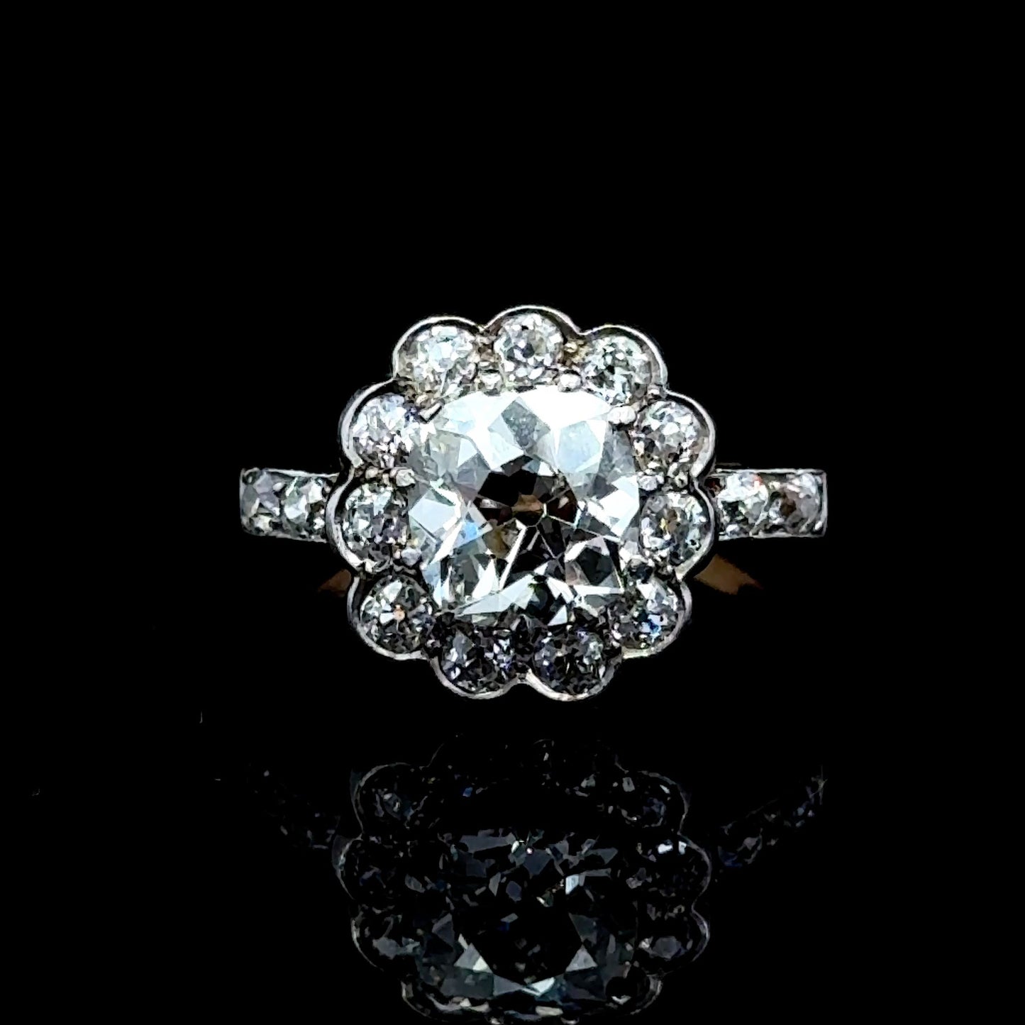 18 ct Yellow Gold and Diamond Custer Ring